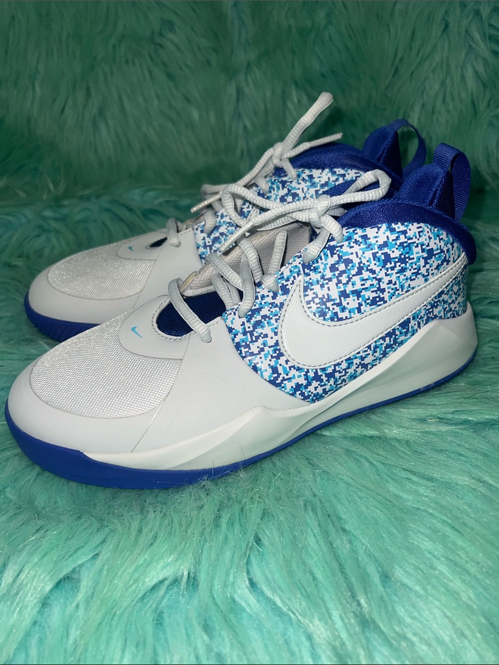 Nike Team Hustle D9 GS 'Digital Pixel 5Y - Like New - Picture 3 of 8